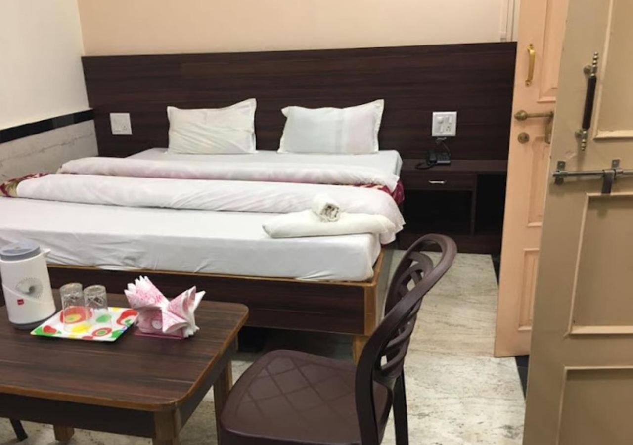 Liberty Guest House Benares Buitenkant foto