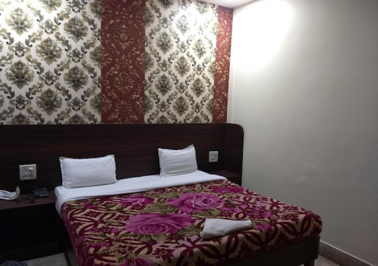 Liberty Guest House Benares Buitenkant foto