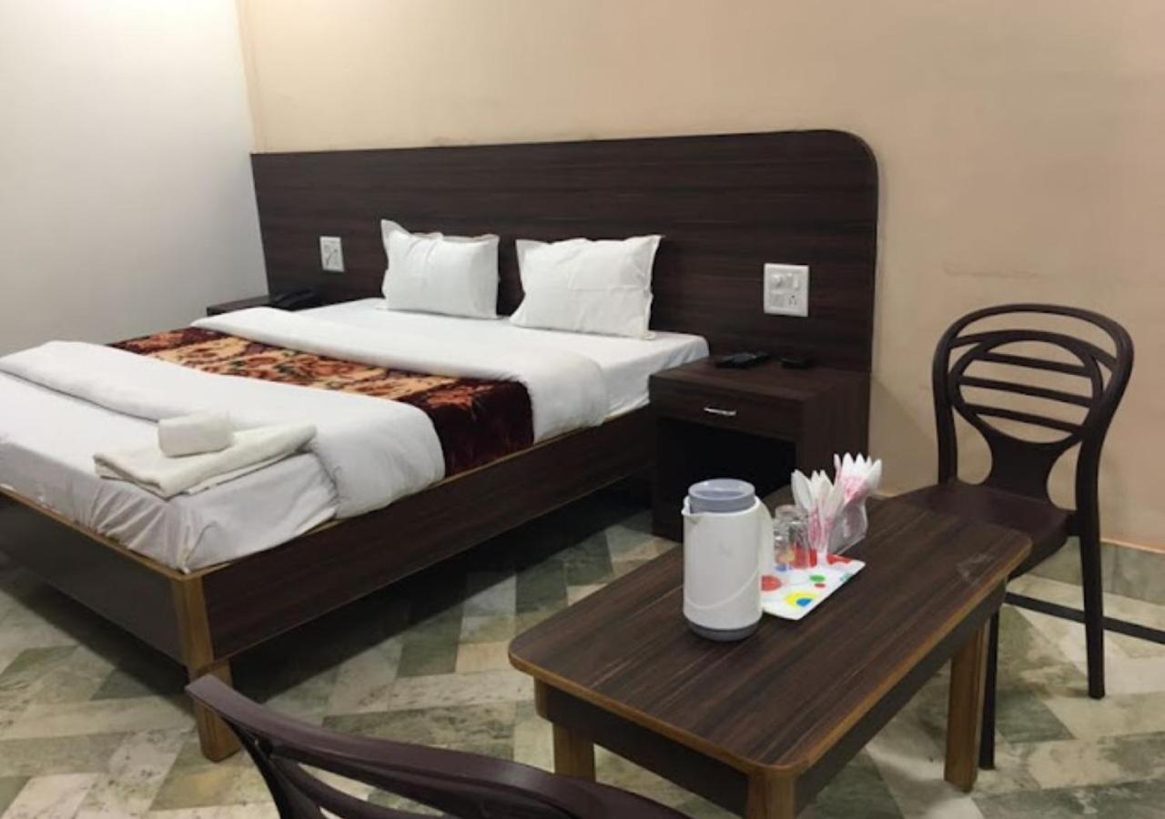 Liberty Guest House Benares Buitenkant foto